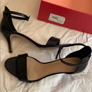 Kelly & Katie black heels 9 EUC